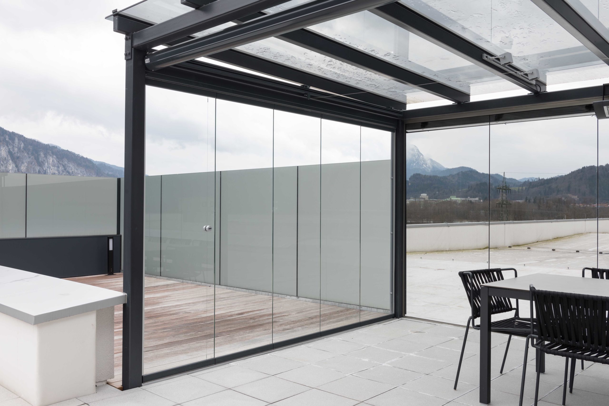 B&W Glasbau Sunflex Systeme Isolierglas Windschutz Verglasung Balkonverglasung Balkon