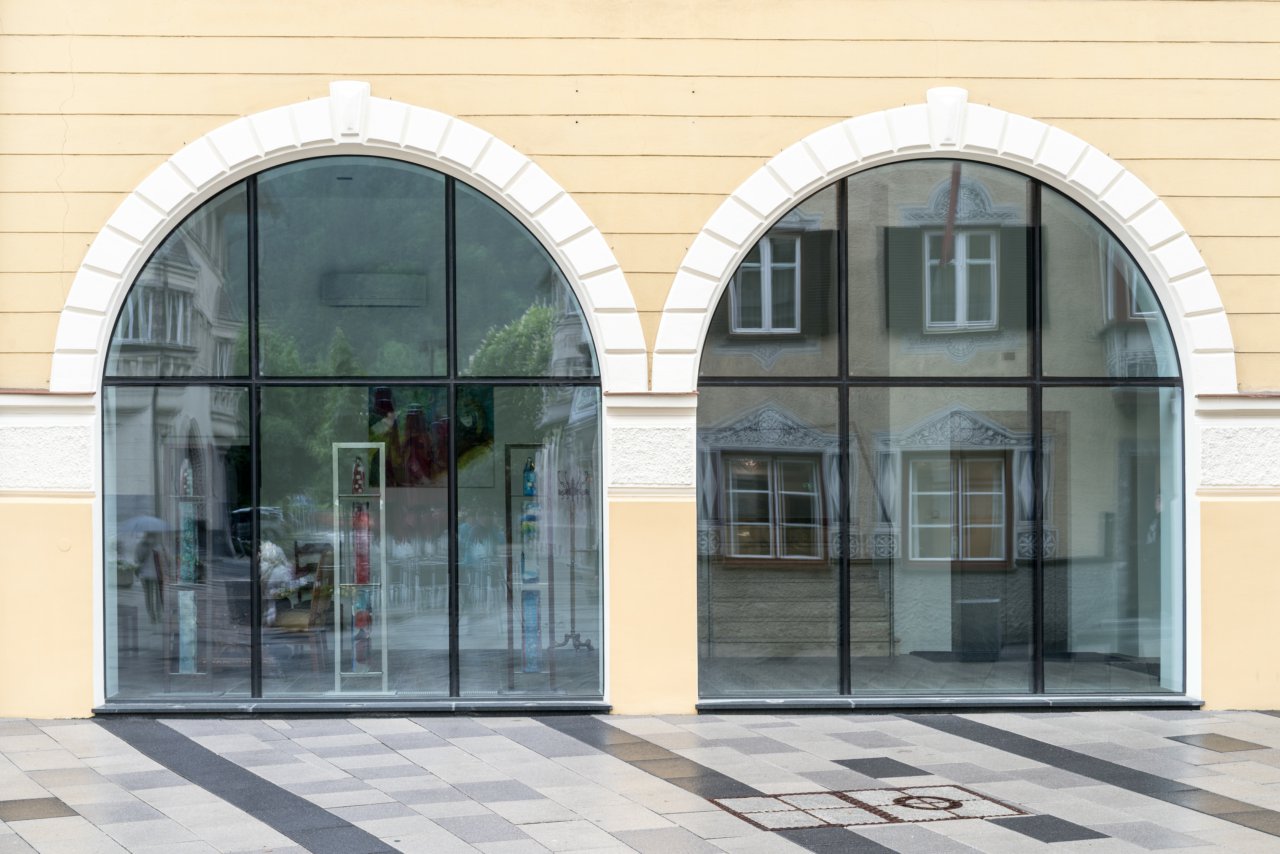 B&W Glasbau, Fassade, Glasfassade, Ummantelung, Schutz