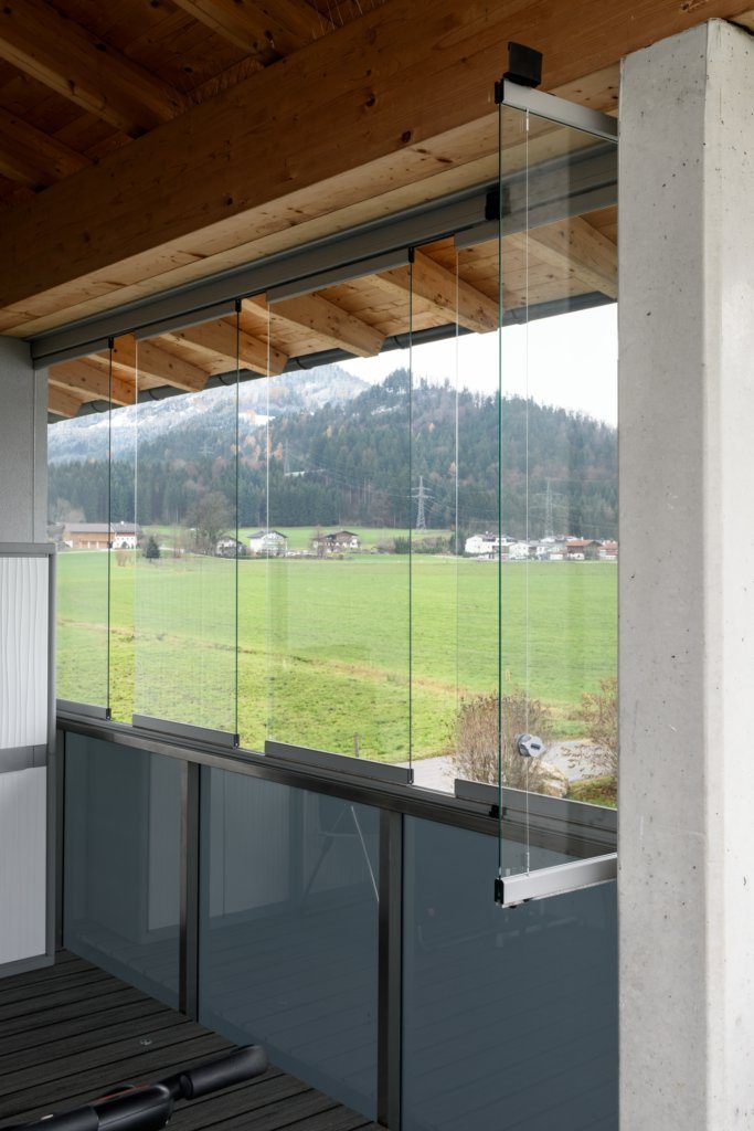 B&W Glasbau Sunflex Systeme Isolierglas Windschutz Verglasung Raumteiler Trennwand