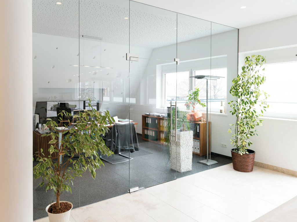 B&W Glasbau, Ganzglasverglasung, Verglasung, Ganzglasanlage