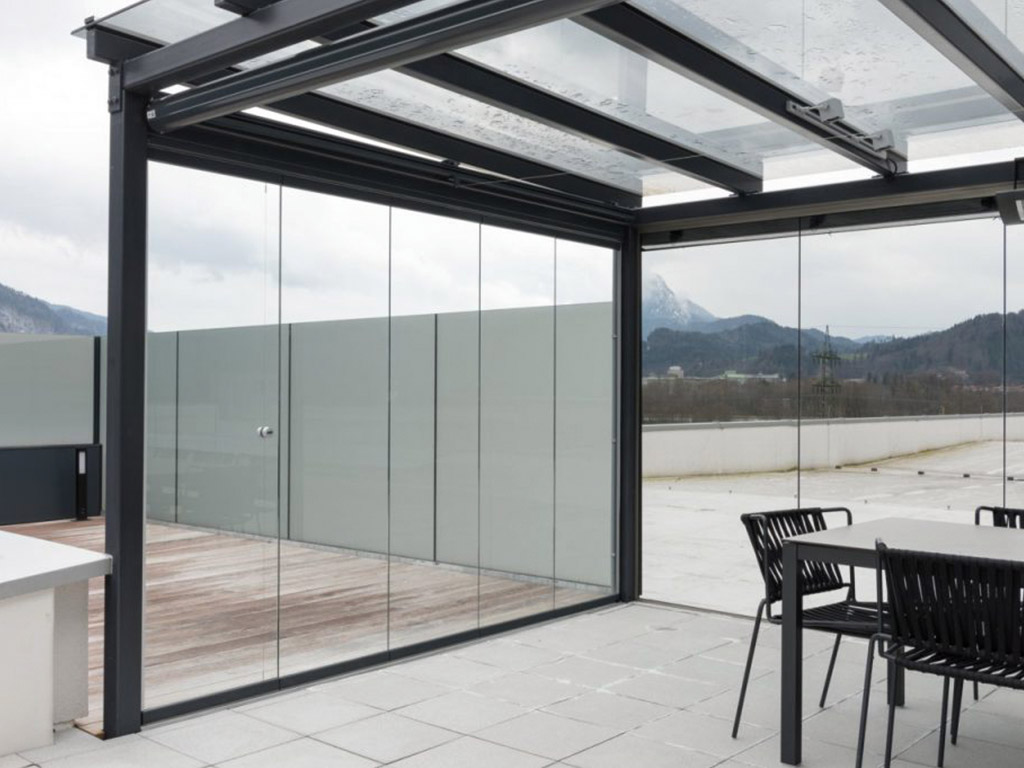 B&W Glasbau Sunflex Systeme Isolierglas Windschutz Verglasung Wintergarten Balkon Raumteiler Trennwand