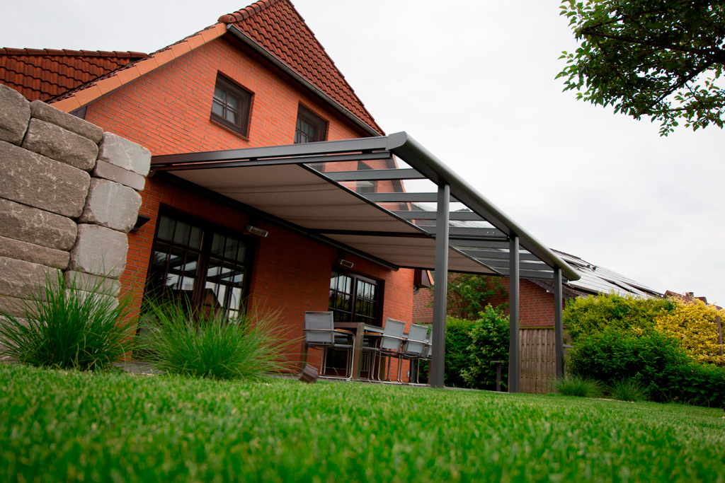 B&W Glasbau Kirchbichl Alproda Terrassenüberdachung Balkonüberdachung Wintergarten Sonnenschutz