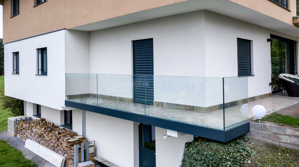 B&W Glasbau Kirchbichl Verglasung Geländer Brüstung Sicherheit Balkon Absturzsicherung