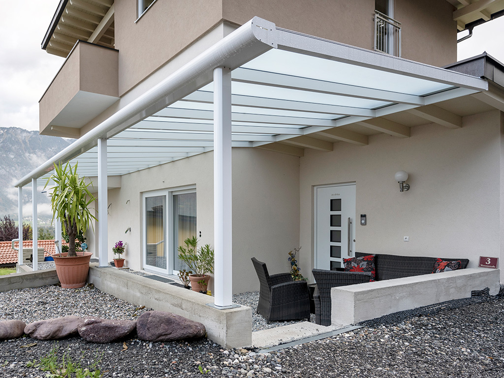 B&W Glasbau Kirchbichl Alproda Terrassenüberdachung Sonnenschutz Wetterschutz Glasdach